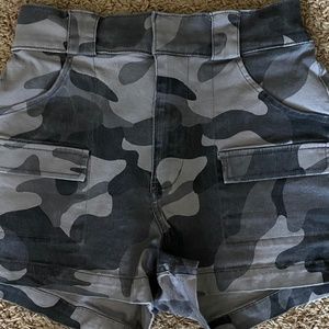 Hollister Ultra High-Rise Mom Short